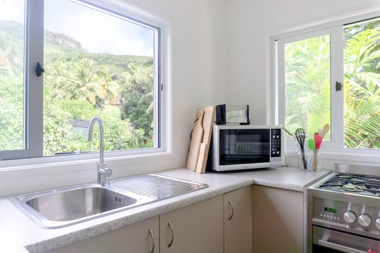 Kitchen with gas stove and mountain views, furnished home Inave Rarotonga